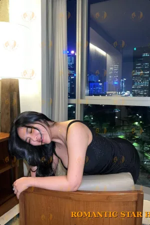 Alicia photo 2, asian, slim, black hair, 169 cm, 50 kg, Medium bust, Hong Kong