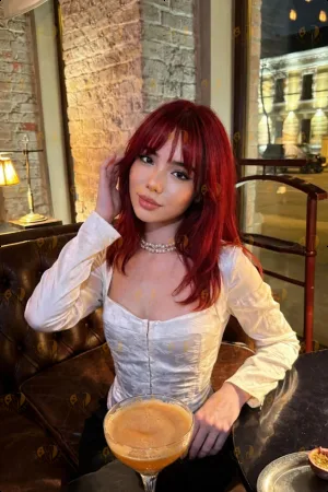 Angelina photo 13, asian, average, red hair, 154 cm, 52 kg, Medium bust, Hong Kong
