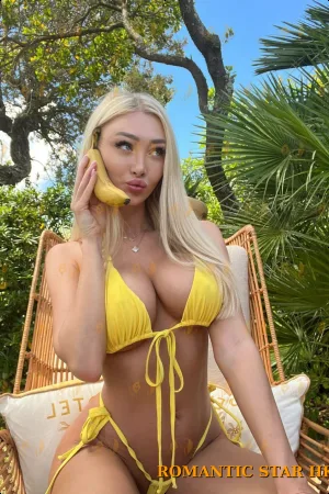 Arianna photo 2, european, average, blonde hair, 173 cm, 66 kg, Large bust, Hong Kong