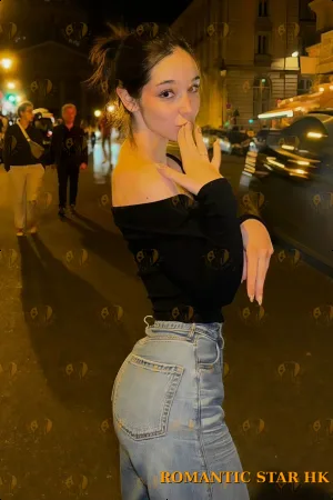 Coco photo 8, european, average, brunette, 167 cm, 57 kg, Medium bust, Hong Kong