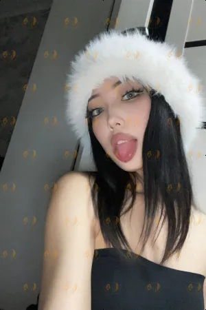 Darina photo 11, asian, slim, brunette, 168 cm, 52 kg, Small bust, Hong Kong