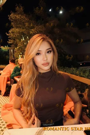 Dina photo 15, asian, average, blonde hair, 164 cm, 54 kg, Medium bust, Hong Kong