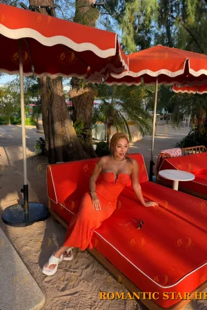 Dina photo 1, asian, average, blonde hair, 164 cm, 54 kg, Medium bust, Hong Kong
