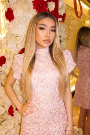 Erika photo 10, asian, average, blonde hair, 168 cm, 59 kg, Large bust, Hong Kong