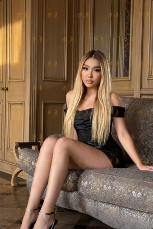 Erika photo 22, asian, average, blonde hair, 168 cm, 59 kg, Large bust, Hong Kong