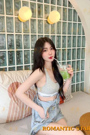 Hitomi photo 2, asian, average, black hair, 171 cm, 56 kg, Medium bust, Hong Kong