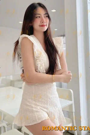 Hitomi photo 4, asian, average, black hair, 171 cm, 56 kg, Medium bust, Hong Kong