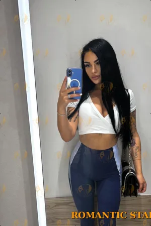 Nola photo 3, european, slim, black hair, 172 cm, 51 kg, Medium bust, Hong Kong