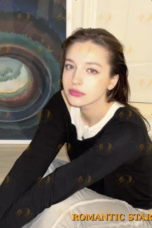 Thea photo 1, european, slim, black hair, 170 cm, 52 kg, Medium bust, Hong Kong